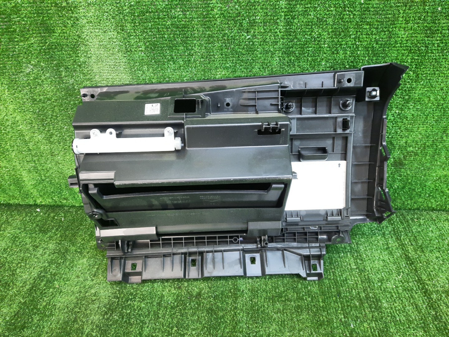 Бардачок NISSAN X-TRAIL SNT33 2 ракурс
