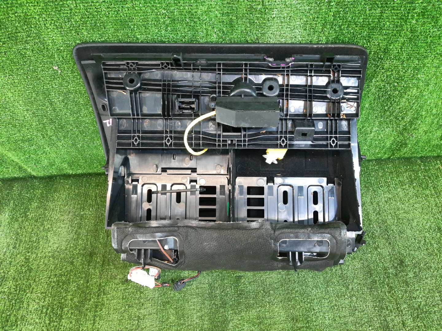 Бардачок BENTLEY FLYING SPUR 3W2 3 ракурс