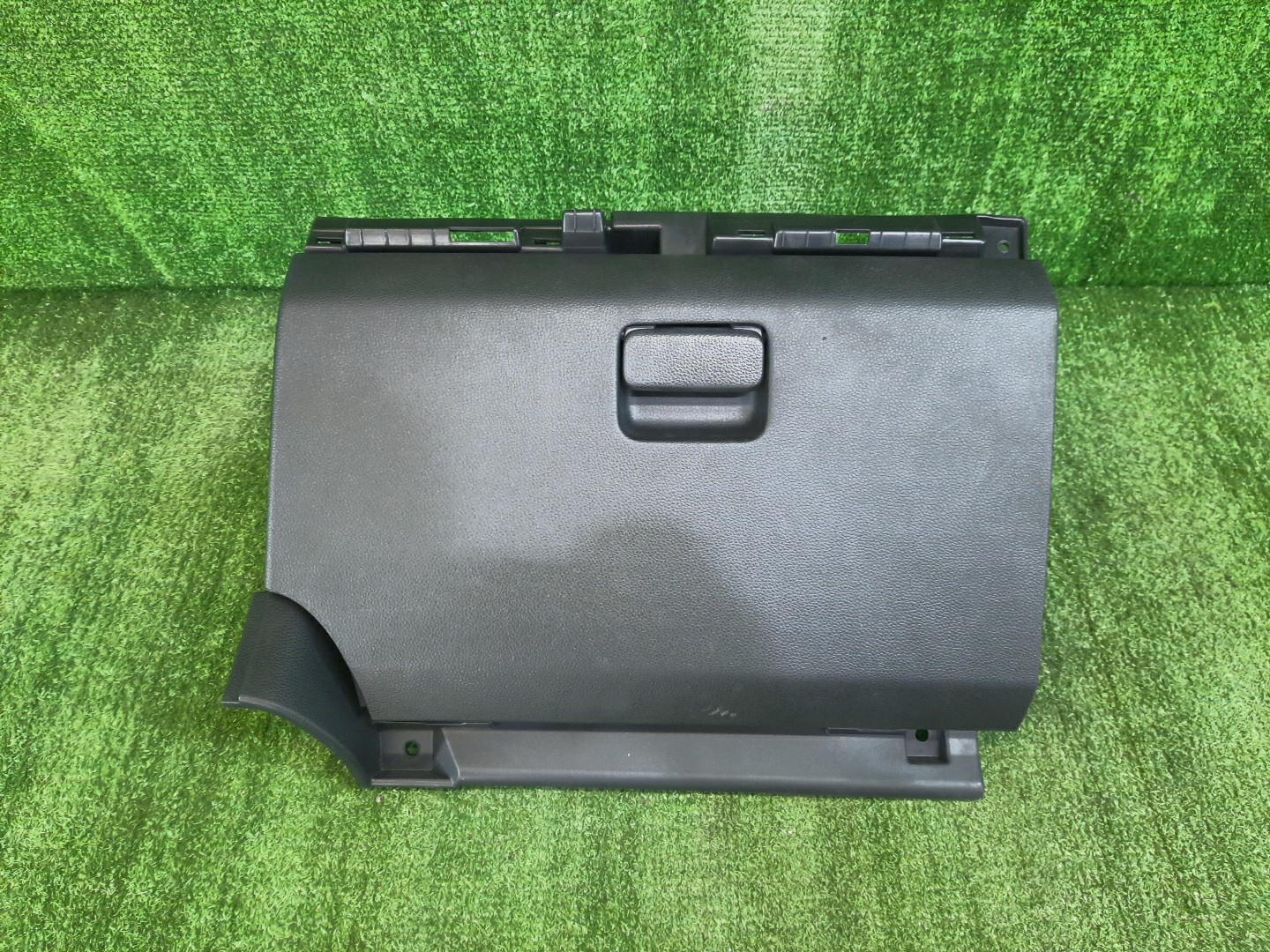 Бардачок правый HONDA VEZEL RV5 1 ракурс