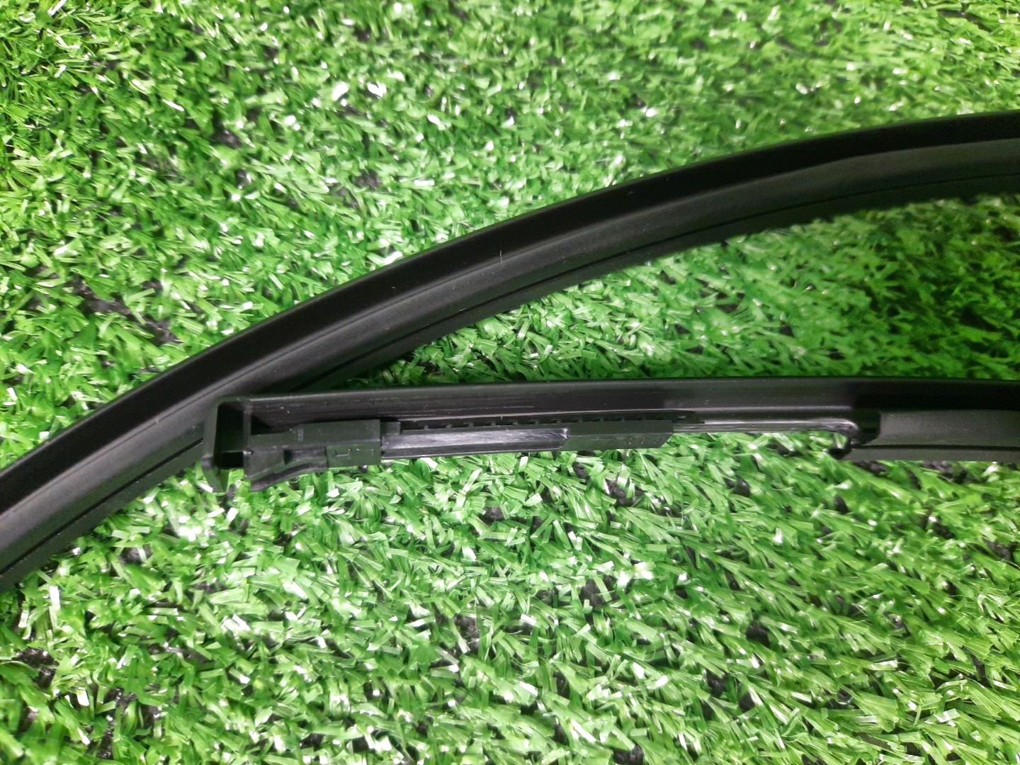 Молдинг на крышу левый TOYOTA WISH ZGE20G 75552-68020 2 ракурс