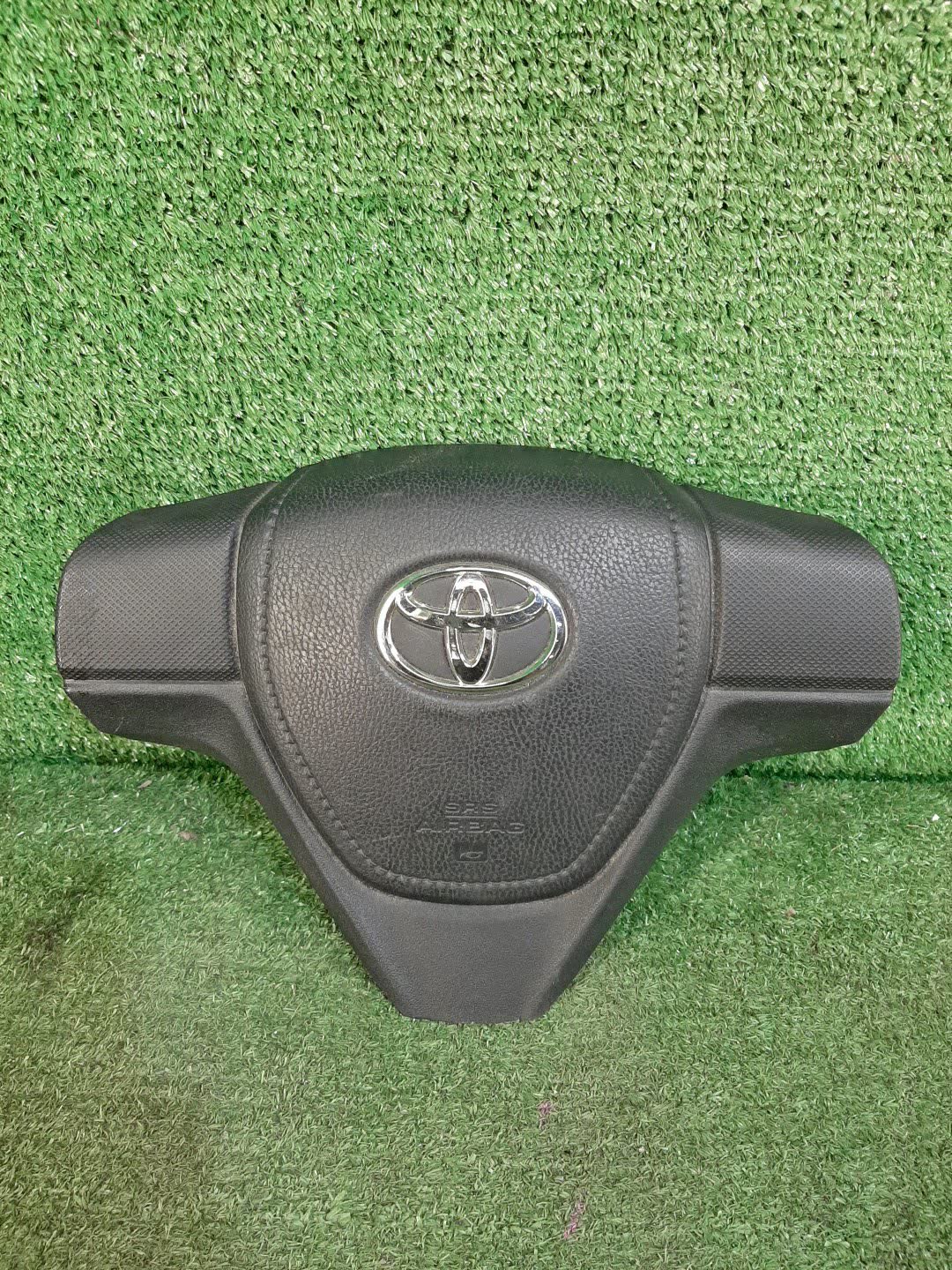 Airbag водительский TOYOTA COROLLA  AXIO NZE161 2 ракурс