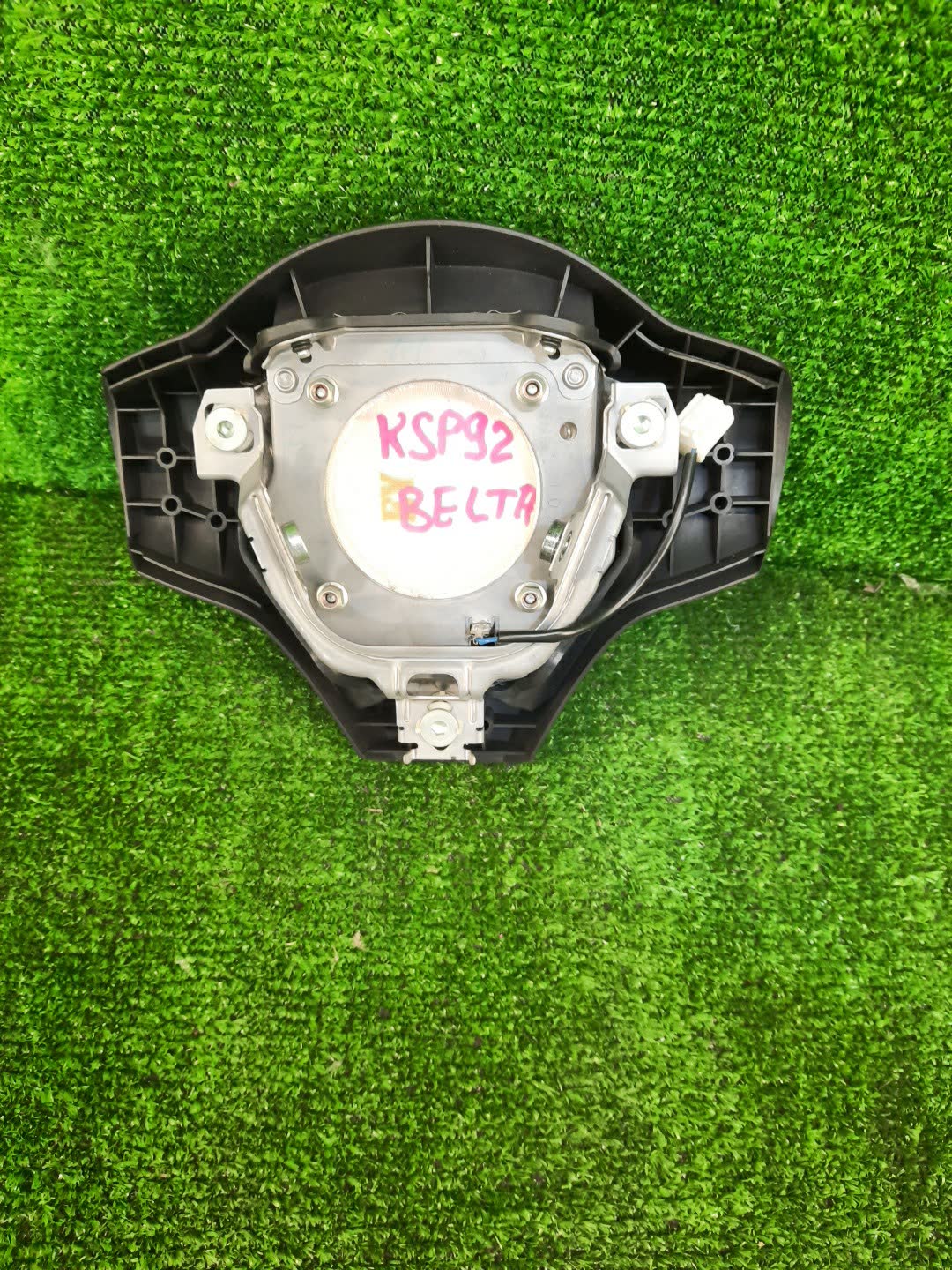 Airbag водительский TOYOTA BELTA KSP92 2 ракурс