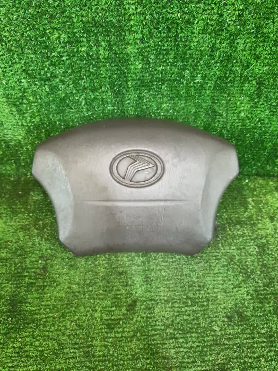 Airbag водительский TOYOTA PROGRES JCG10 1 ракурс