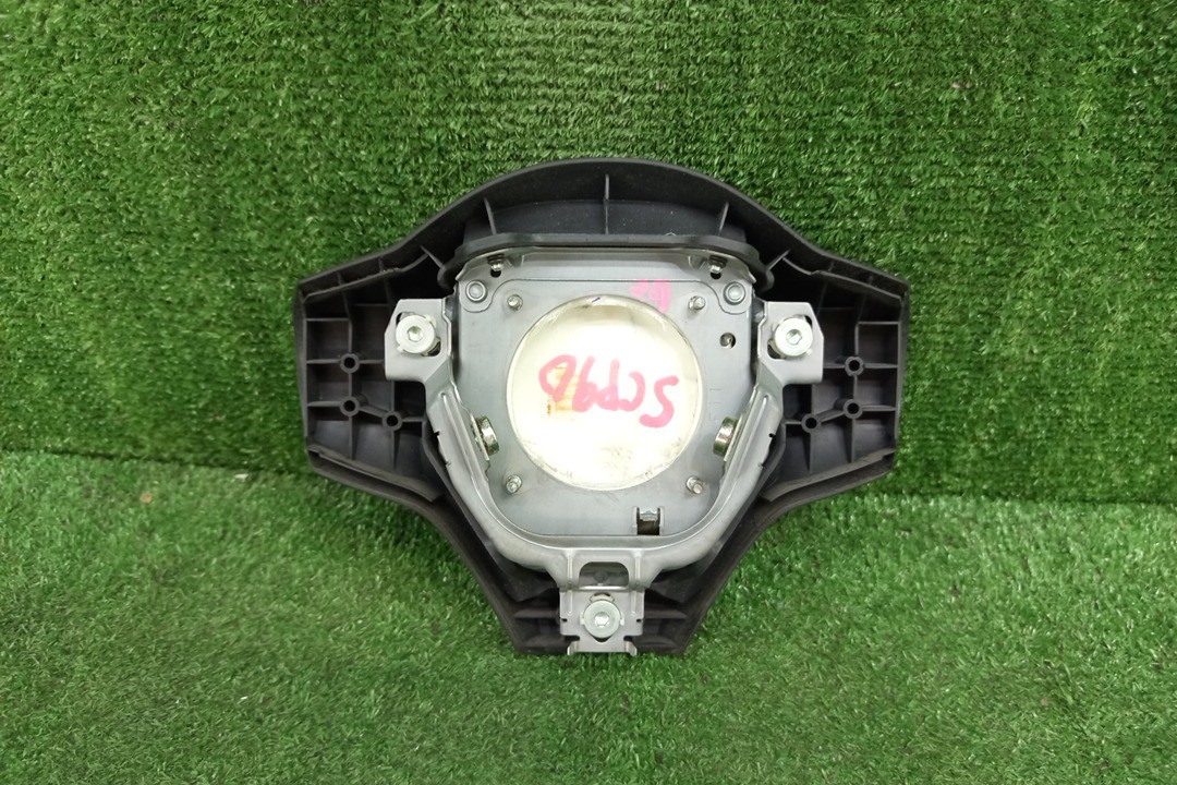 Airbag водительский TOYOTA VITZ SCP90 2 ракурс