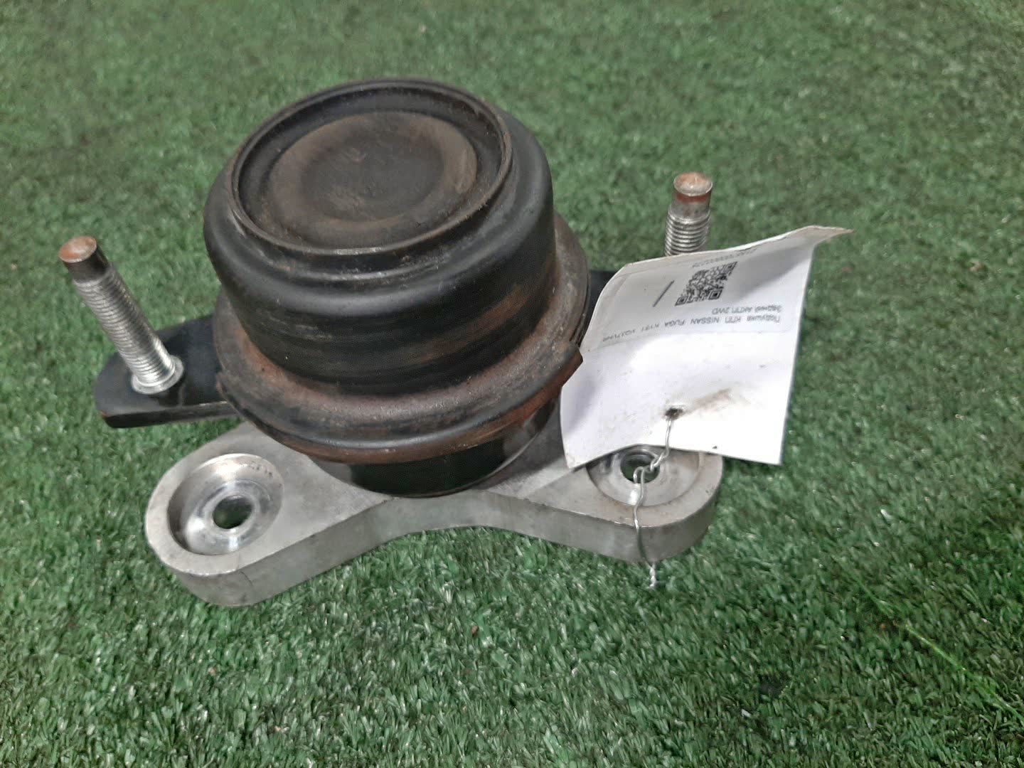 Подушка кпп задняя NISSAN FUGA KY51 VQ37VHR 1 ракурс Подушка кпп задняя NISSAN FUGA KY51 VQ37VHR 1 ракурс