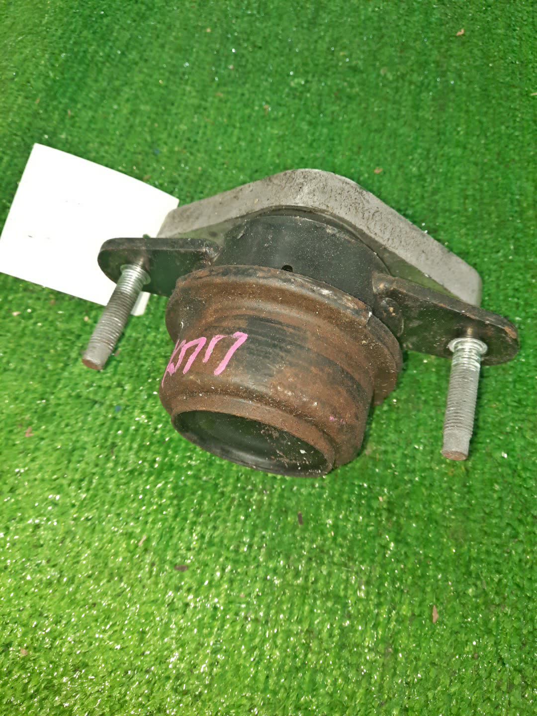 Подушка кпп задняя NISSAN FUGA KY51 VQ37VHR 1 ракурс Подушка кпп задняя NISSAN FUGA KY51 VQ37VHR 1 ракурс
