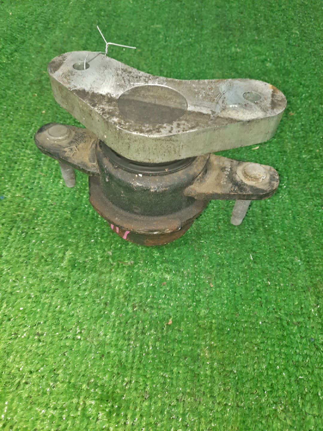 Подушка кпп задняя NISSAN FUGA KY51 VQ37VHR 2 ракурс