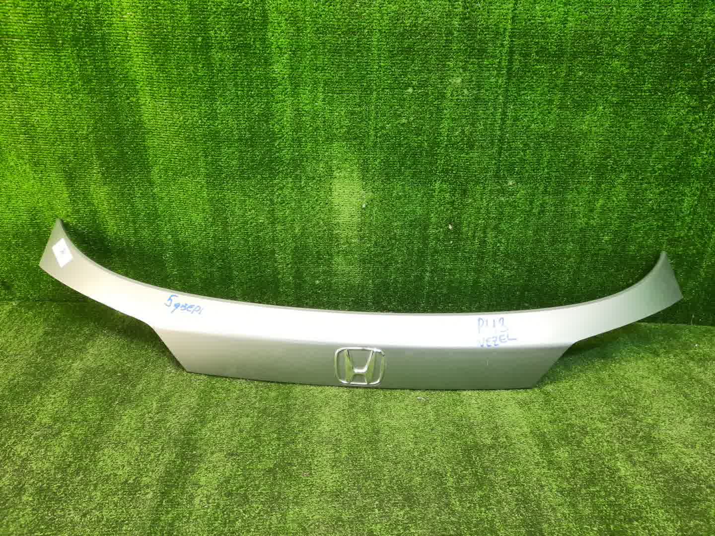 Накладка 5-й двери HONDA VEZEL RU3 74890-T7A-00 1 ракурс