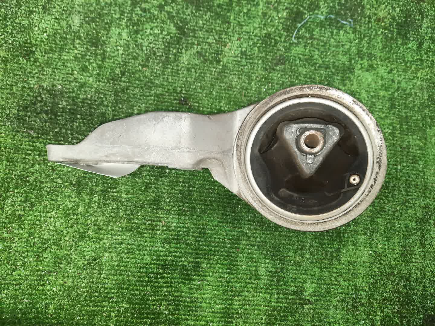 Подушка кпп LAND ROVER RANGE ROVER L322 2 ракурс