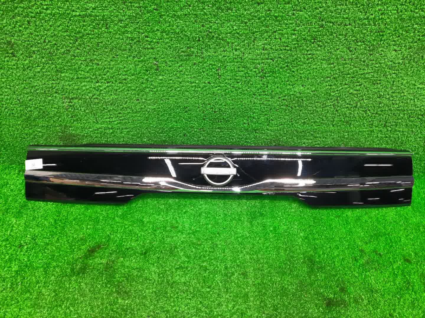 Обшивка двери багажника NISSAN DAYZ B44W 90810-7NG5A 1 ракурс
