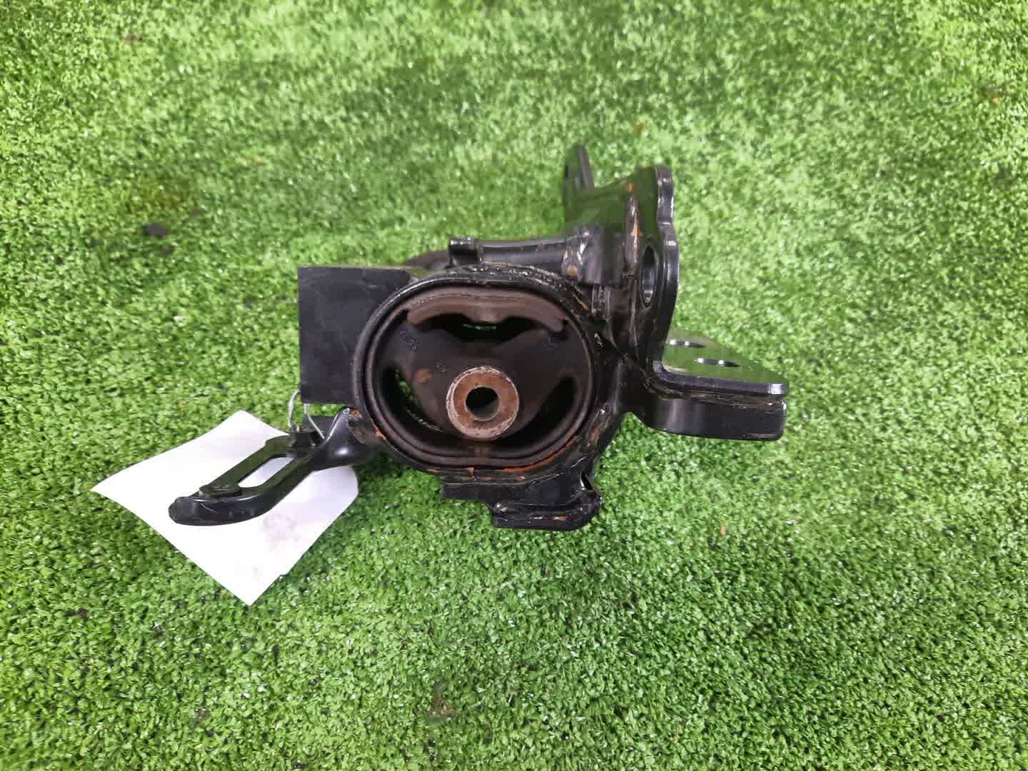 Подушка кпп левая VOLVO V70 BW98 B6324S 2 ракурс