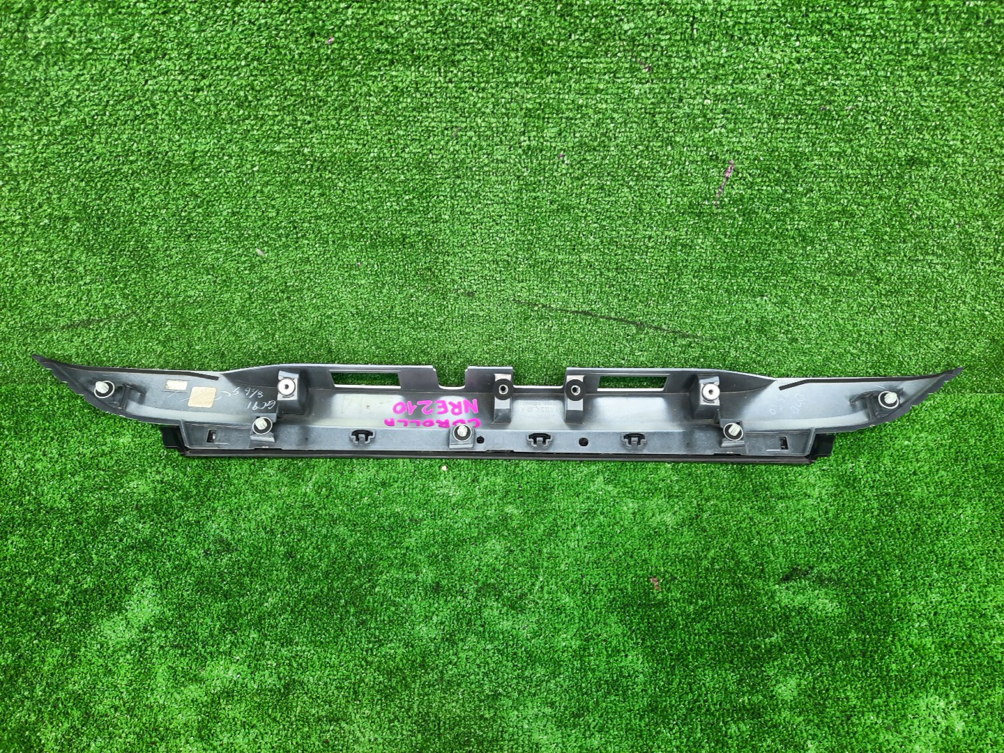 Вставка между стопов TOYOTA COROLLA NRE210 76801-12C90 2 ракурс