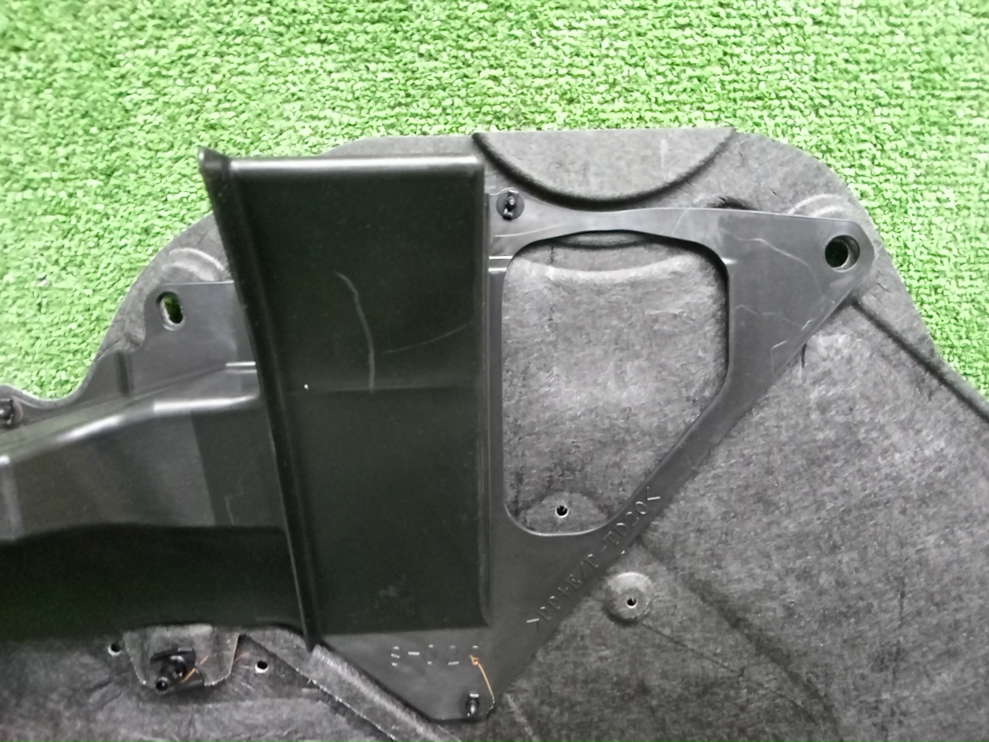 Защита двигателя TOYOTA GR YARIS GXPA16 G16E-GTS 51410-52130 3 ракурс