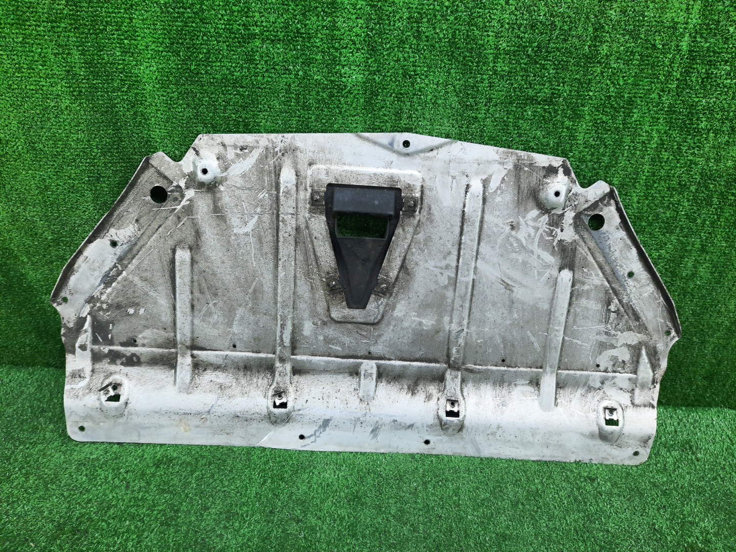 Защита двигателя AUDI TT 8J3 8J7825238 1 ракурс
