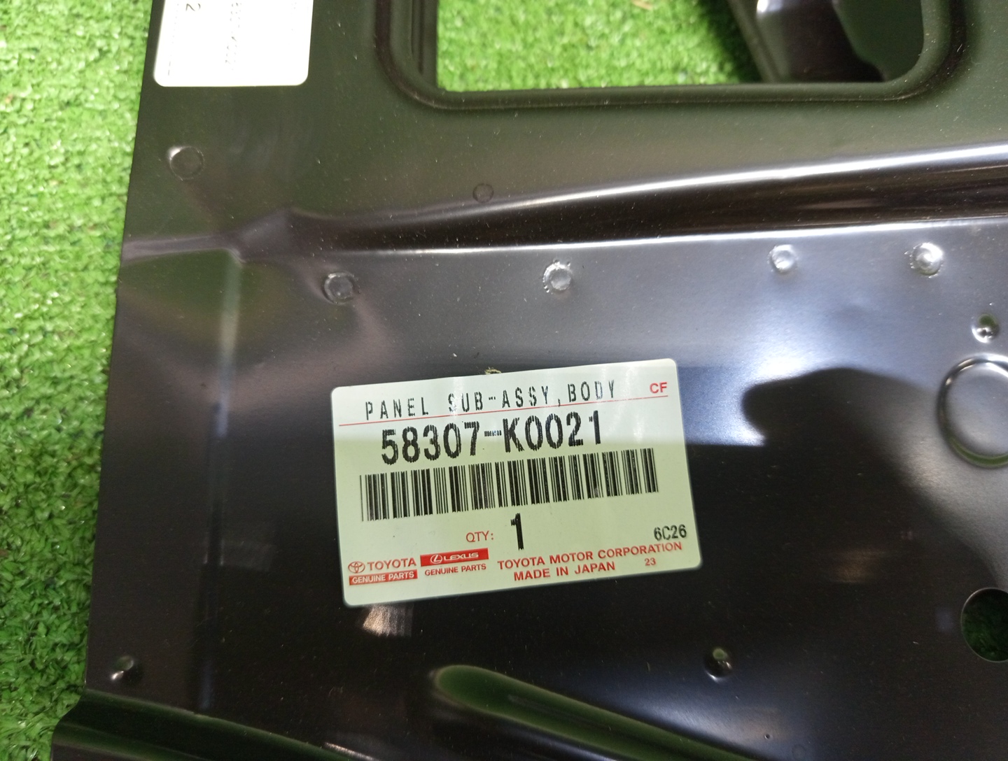 Панель салона TOYOTA YARIS MXPA15 58307-K0021 3 ракурс