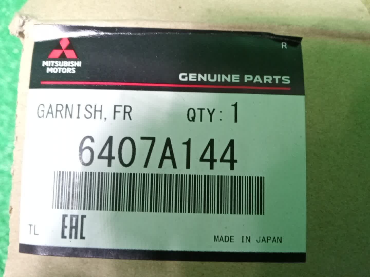 Молдинг на бампер правый передний MITSUBISHI OUTLANDER GG2W 6407A144 4 ракурс