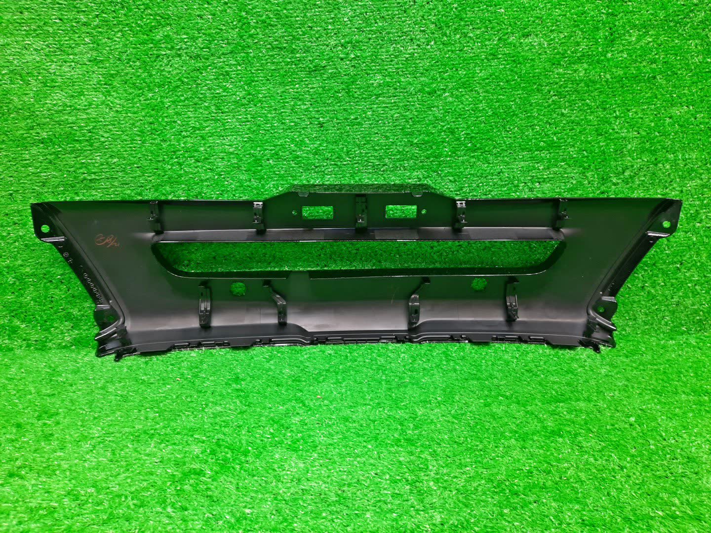 Молдинг на бампер MITSUBISHI ECLIPSE CROSS GK1W 6405A243XA 1 ракурс