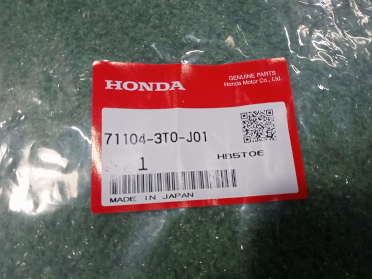 Молдинг на бампер правый передний HONDA STEPWGN RP7 71104-3T0-J01 5 ракурс