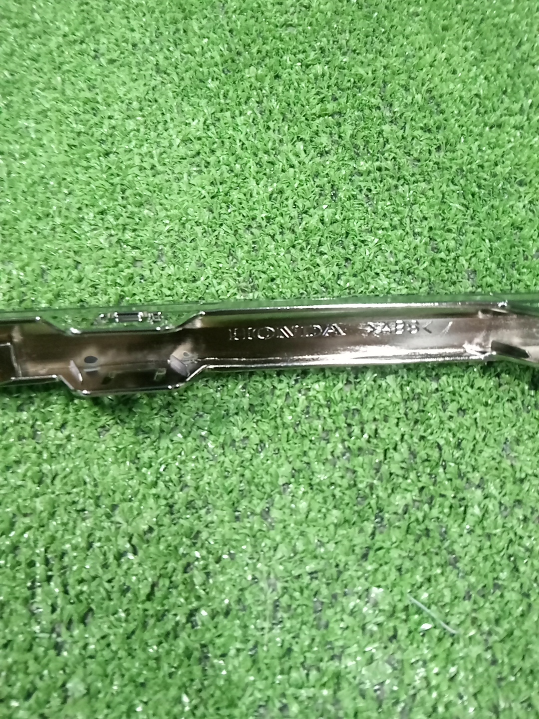 Молдинг на бампер задний HONDA STEPWGN RP7 71590-3T0-J01 3 ракурс