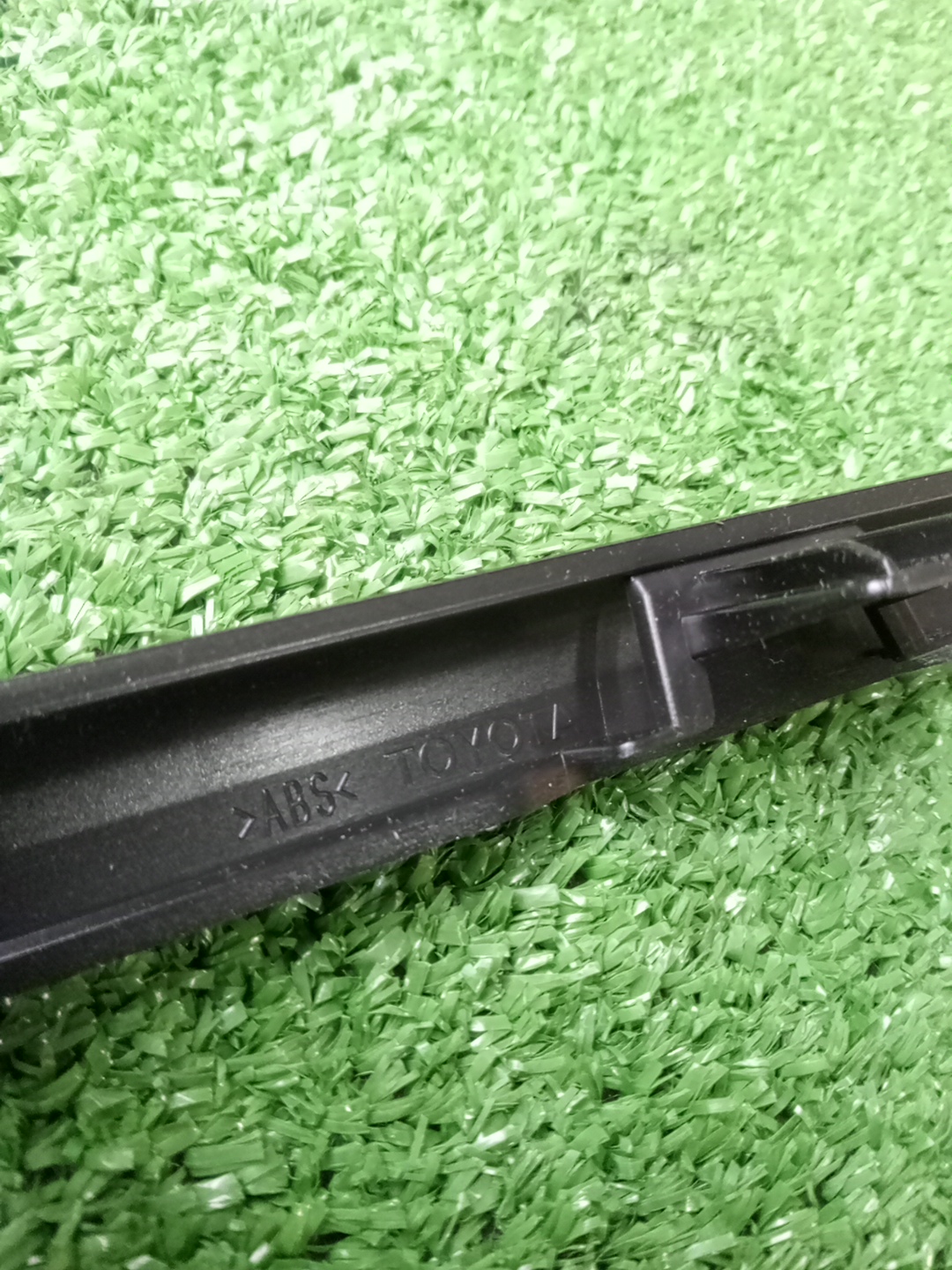 Молдинг на бампер задний TOYOTA AURIS NZE181H 52751-12270 4 ракурс