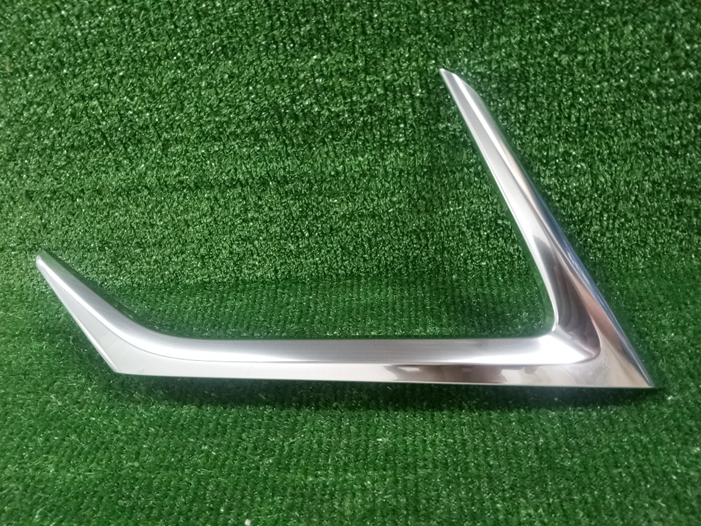 Молдинг на бампер правый задний LEXUS NX300H AYZ10 52565-78020 1 ракурс