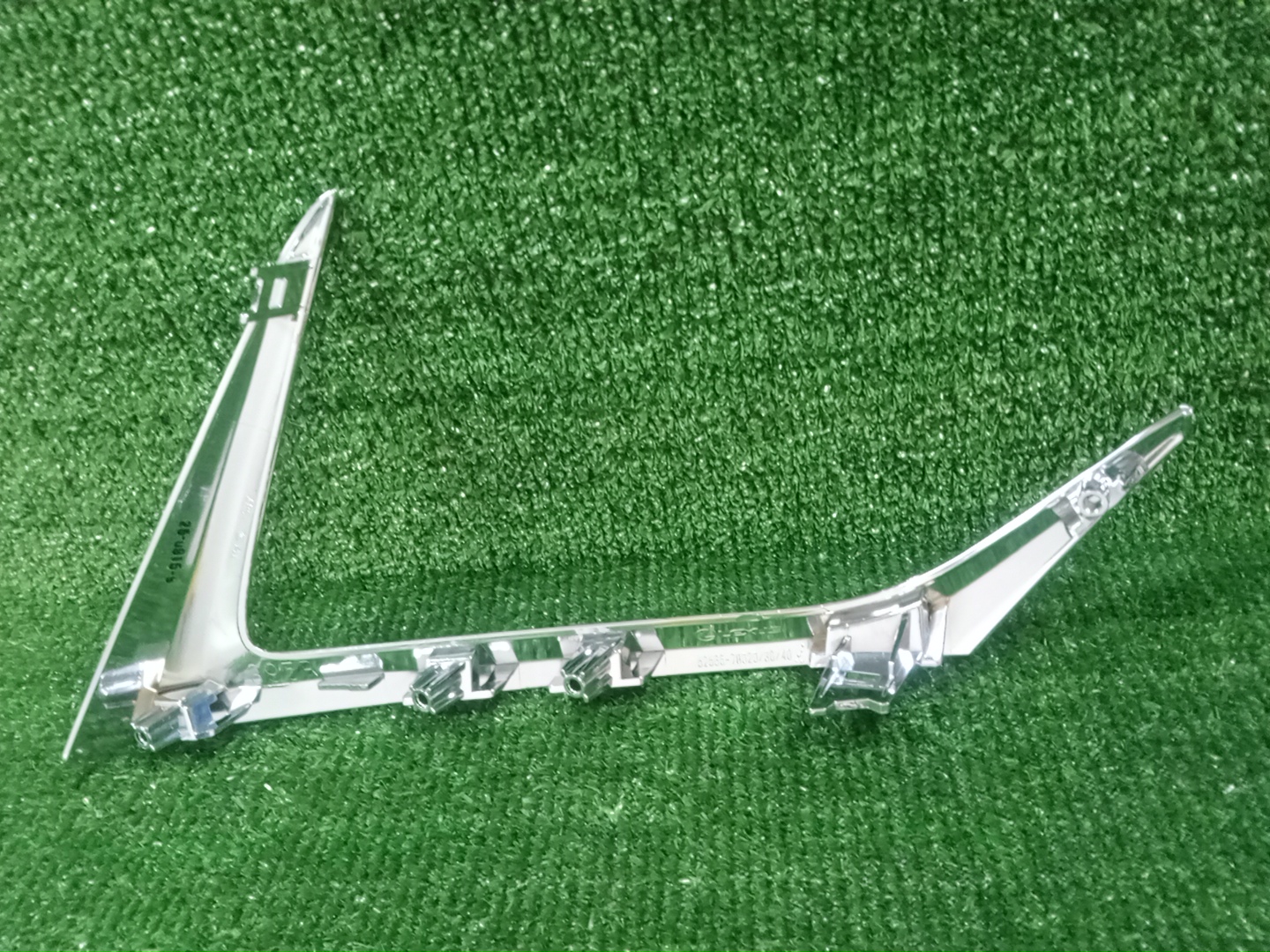 Молдинг на бампер правый задний LEXUS NX300H AYZ10 52565-78020 2 ракурс