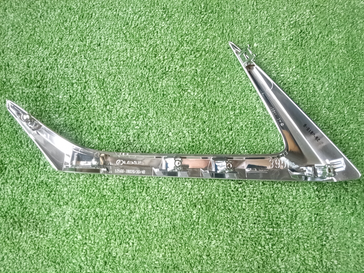 Молдинг на бампер левый задний LEXUS NX300H AYZ10 52566-78020 2 ракурс