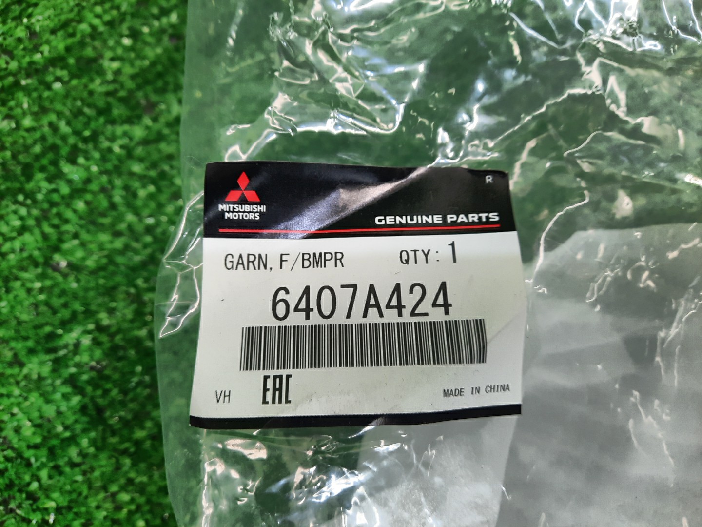 Молдинг на бампер правый передний MITSUBISHI ECLIPSE CROSS GK1W 6407A424 3 ракурс