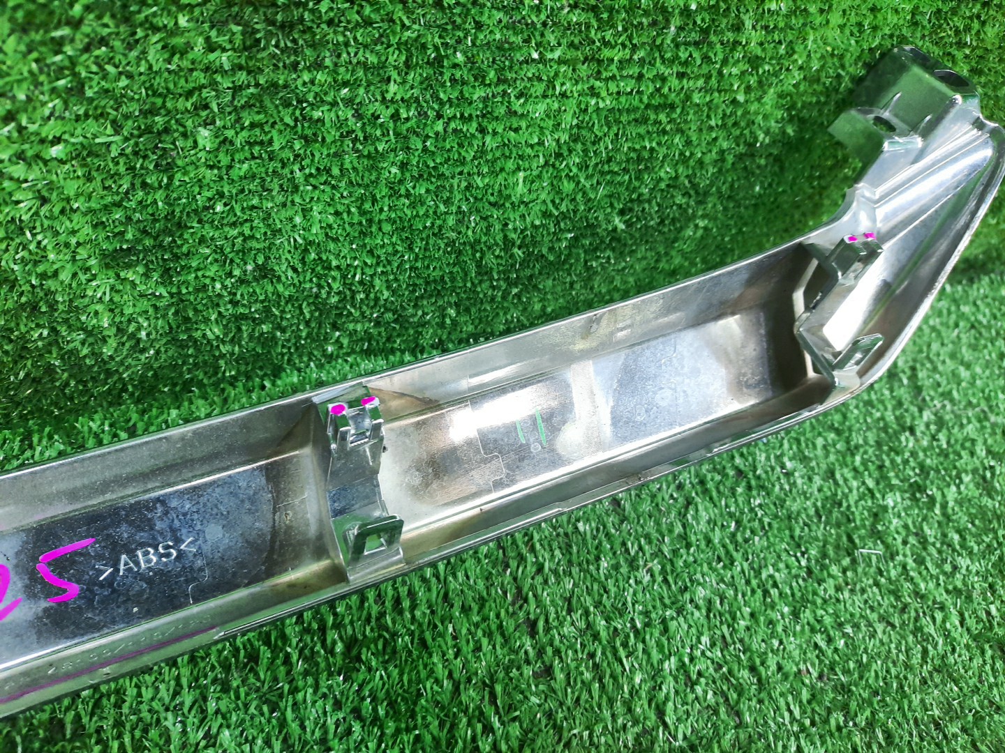 Молдинг на бампер LEXUS RX200t AGL25W 53122-48100 4 ракурс