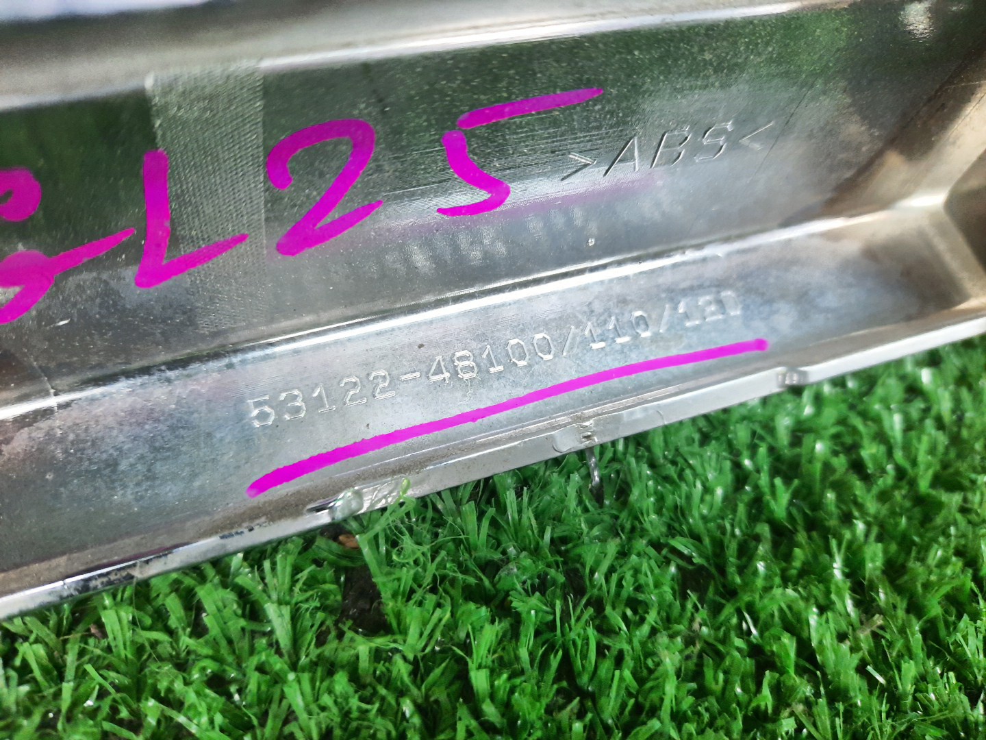 Молдинг на бампер LEXUS RX200t AGL25W 53122-48100 5 ракурс