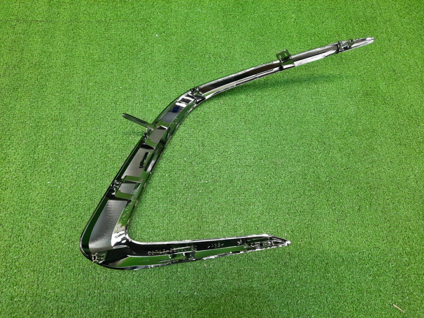 Молдинг на бампер левый передний TOYOTA MARK X GRX133 52713-22080 2 ракурс