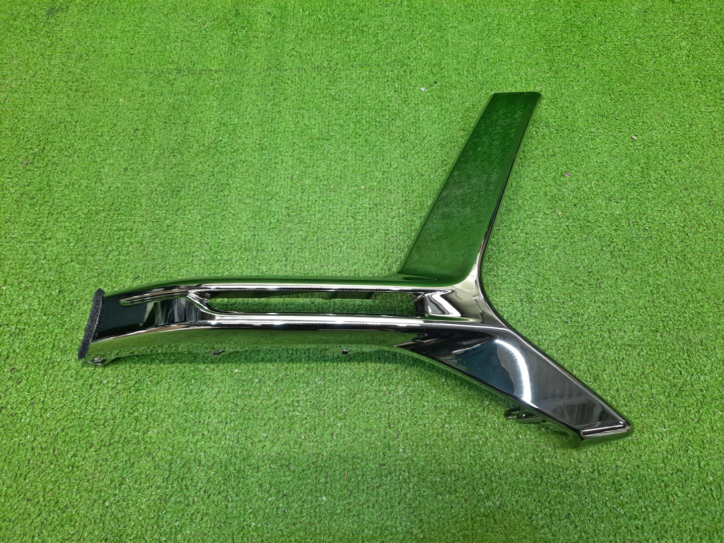 Молдинг на бампер правый передний TOYOTA MARK X GRX133 52712-22040 1 ракурс
