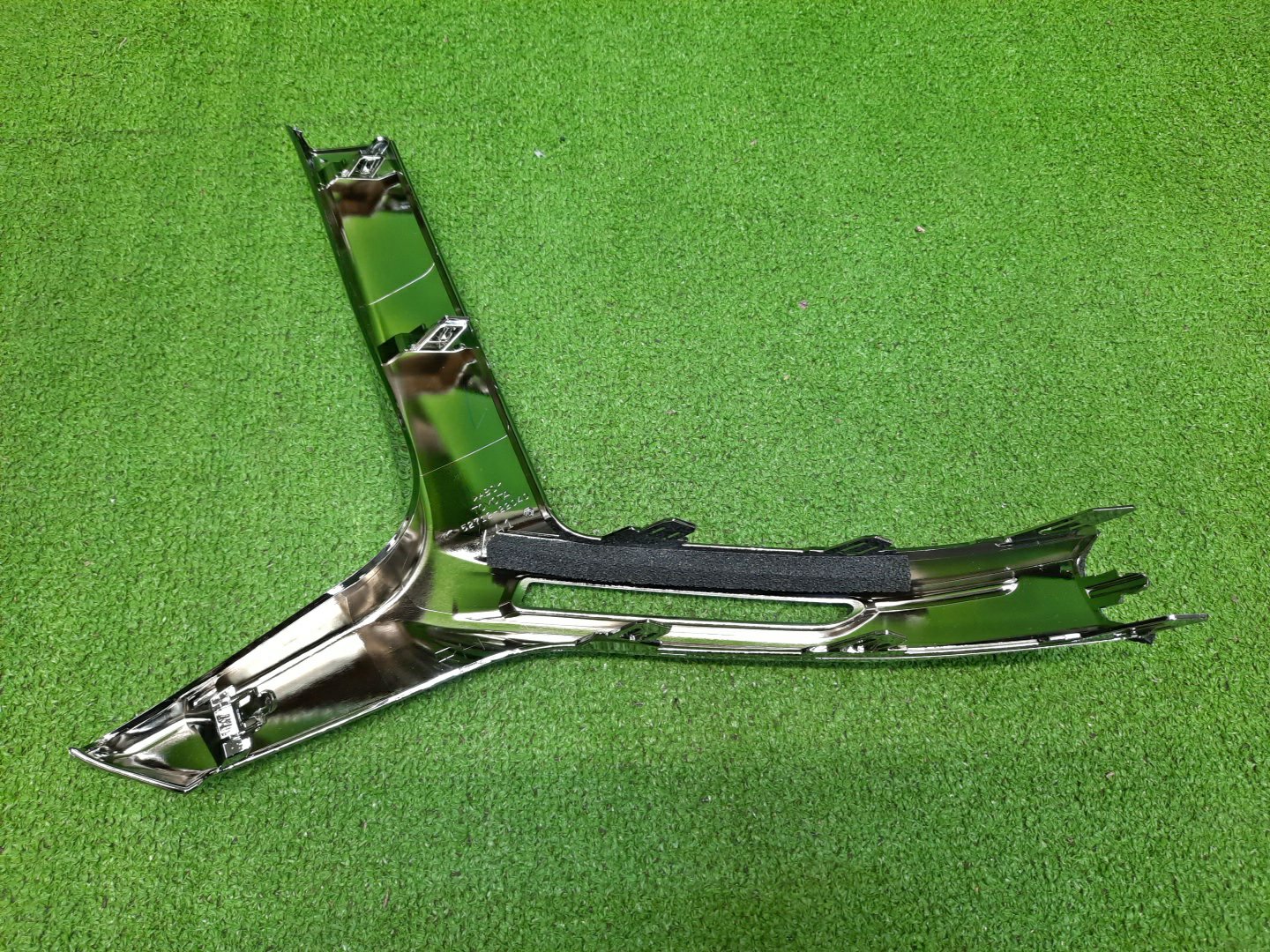 Молдинг на бампер правый передний TOYOTA MARK X GRX133 52712-22040 2 ракурс