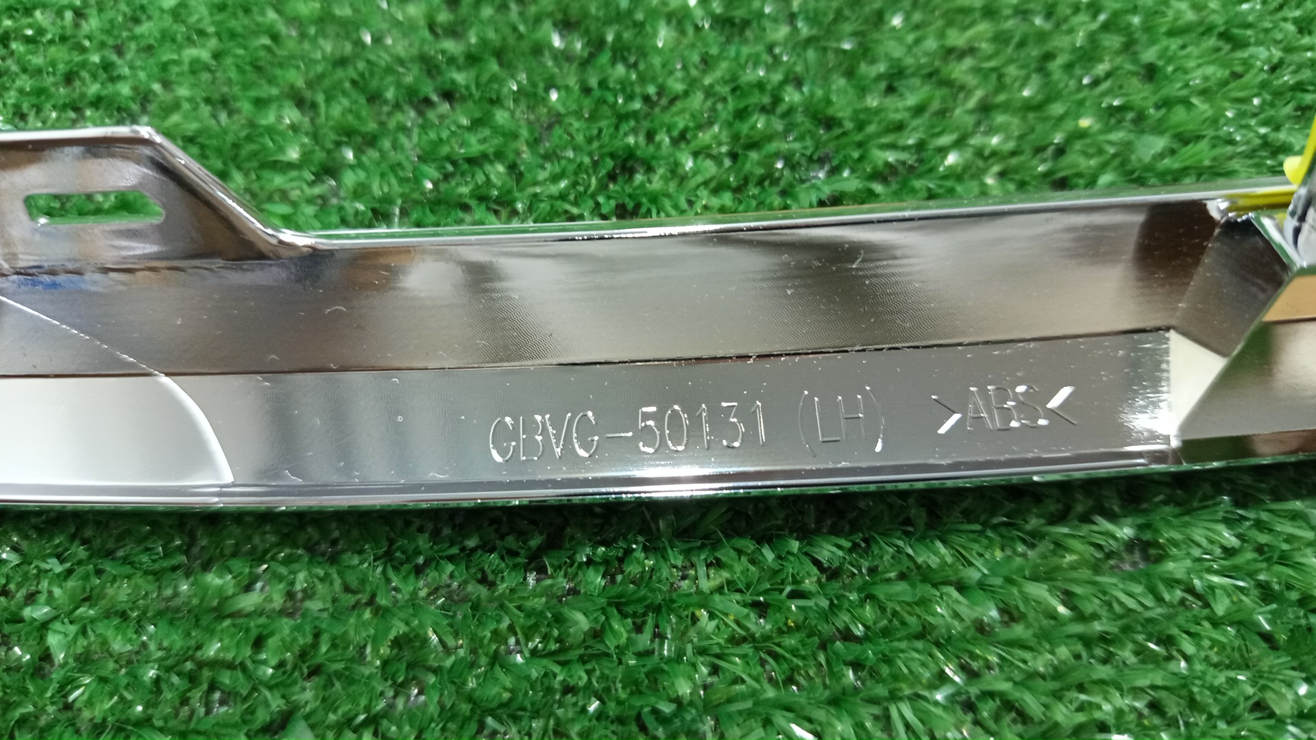 Молдинг на бампер левый передний MAZDA ATENZA GJ2FP GBVG-50-131 3 ракурс
