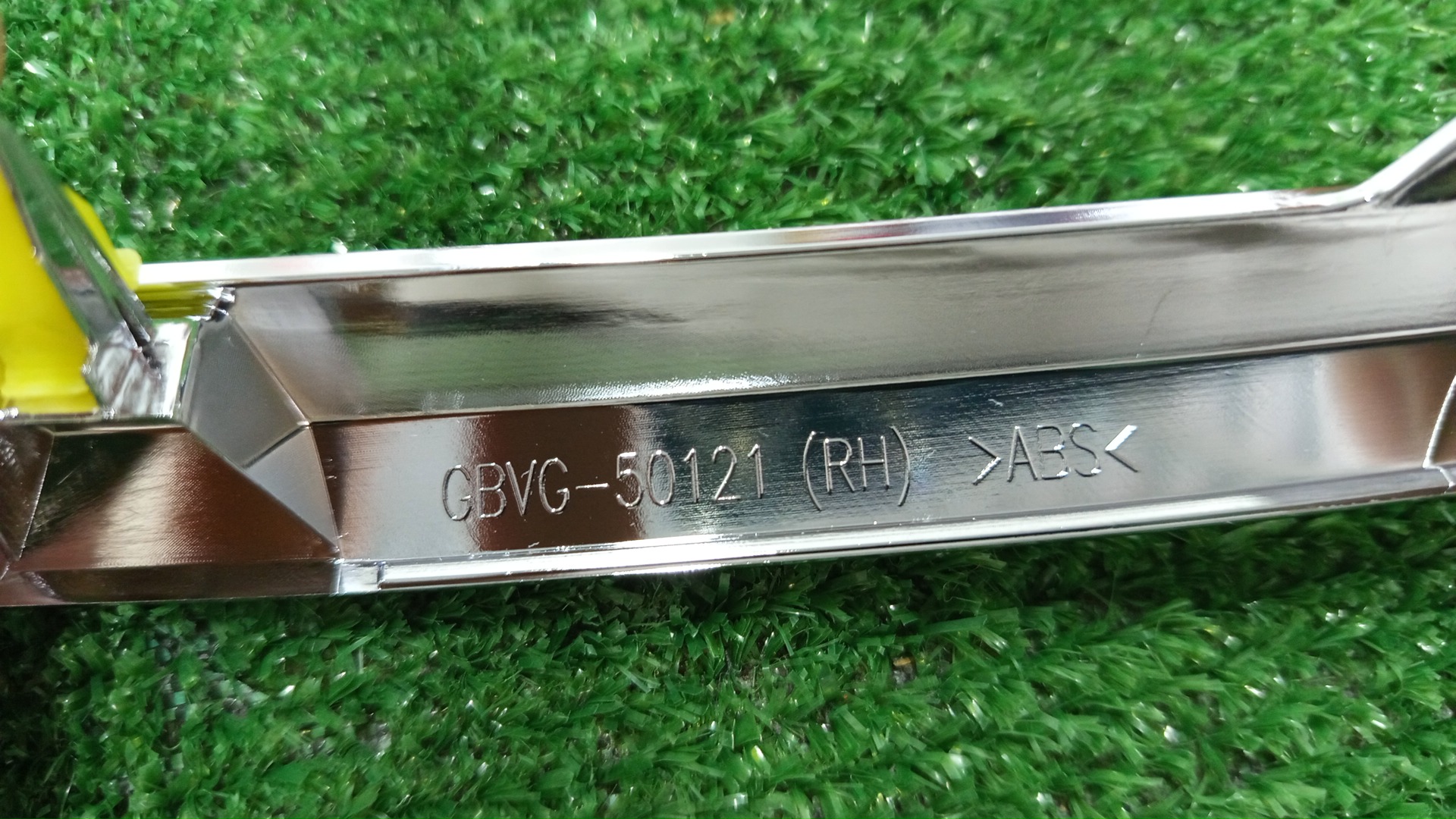 Молдинг на бампер правый передний MAZDA ATENZA GJ2FP GBVG-50-121 3 ракурс