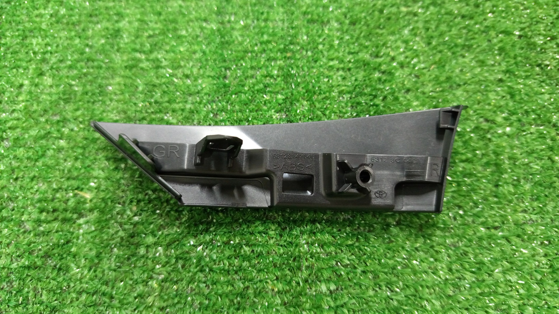 Молдинг на бампер правый передний TOYOTA PRIUS PHV ZVW52 53123-47040 2 ракурс
