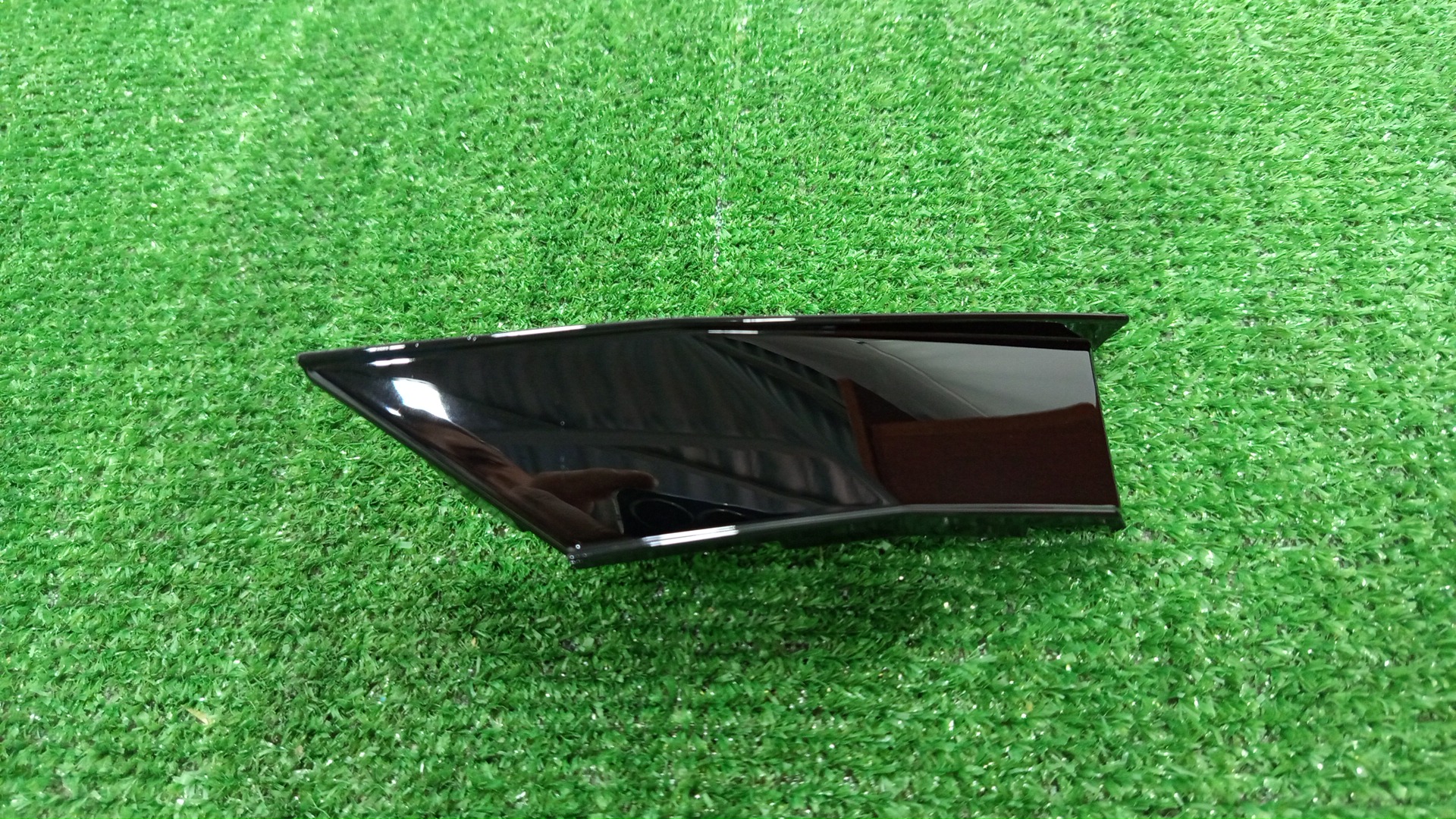 Молдинг на бампер левый передний TOYOTA PRIUS PHV ZVW52 53124-47050 2 ракурс