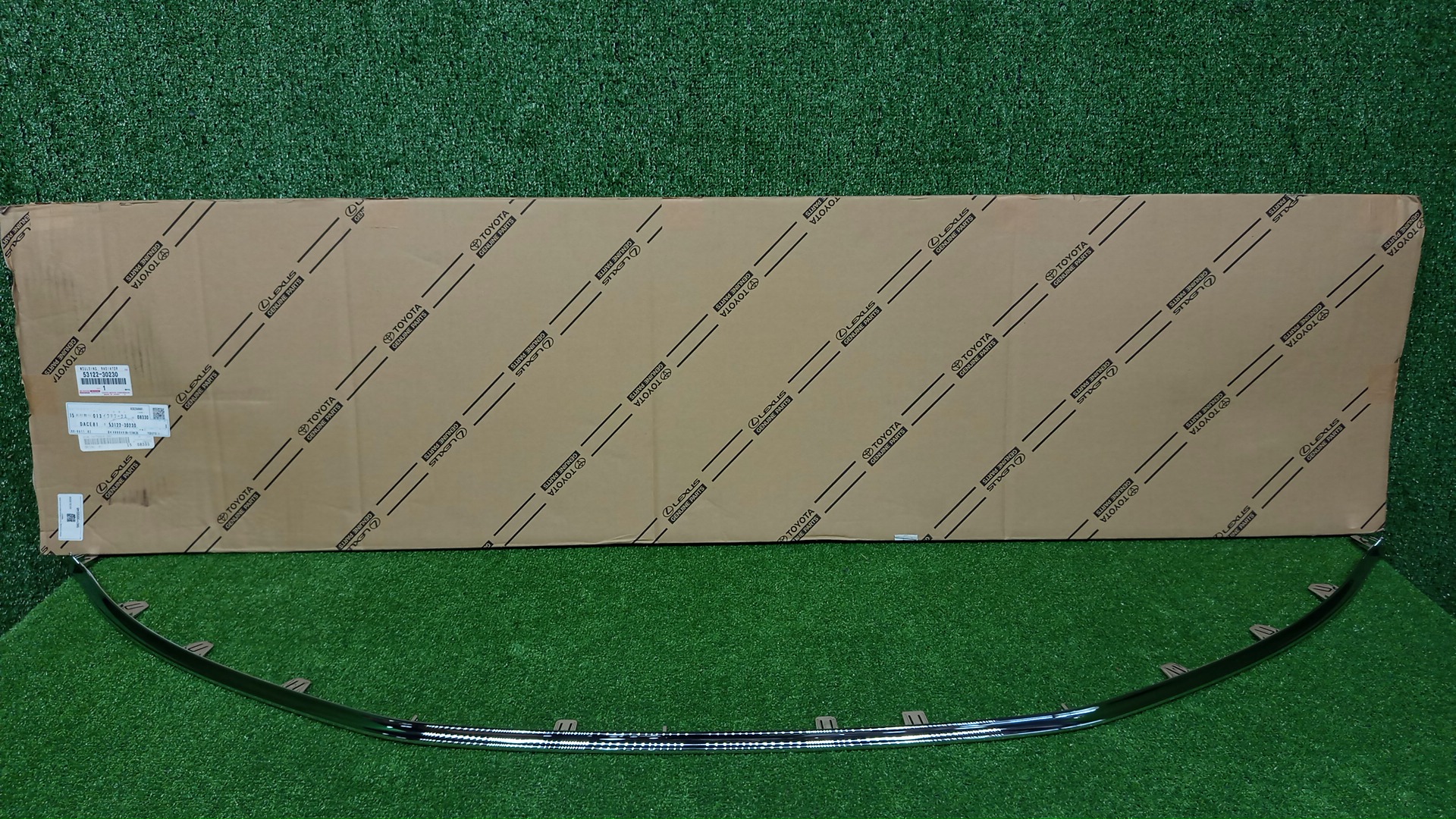 Молдинг на бампер передний TOYOTA CROWN AWS210 53122-30230 2 ракурс