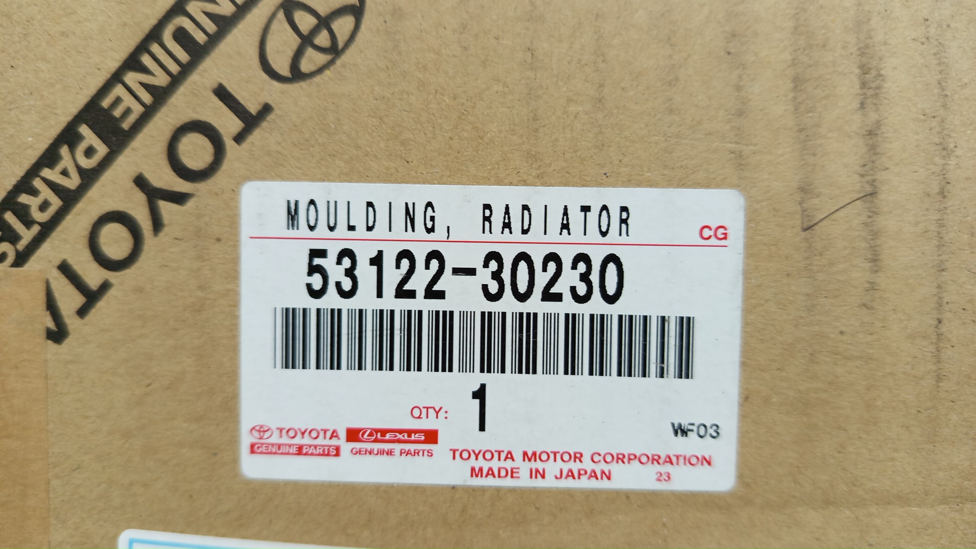 Молдинг на бампер передний TOYOTA CROWN AWS210 53122-30230 5 ракурс