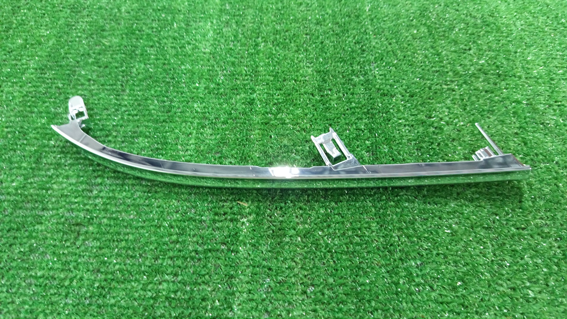 Молдинг на бампер правый передний TOYOTA CROWN AWS210 52712-30110 1 ракурс