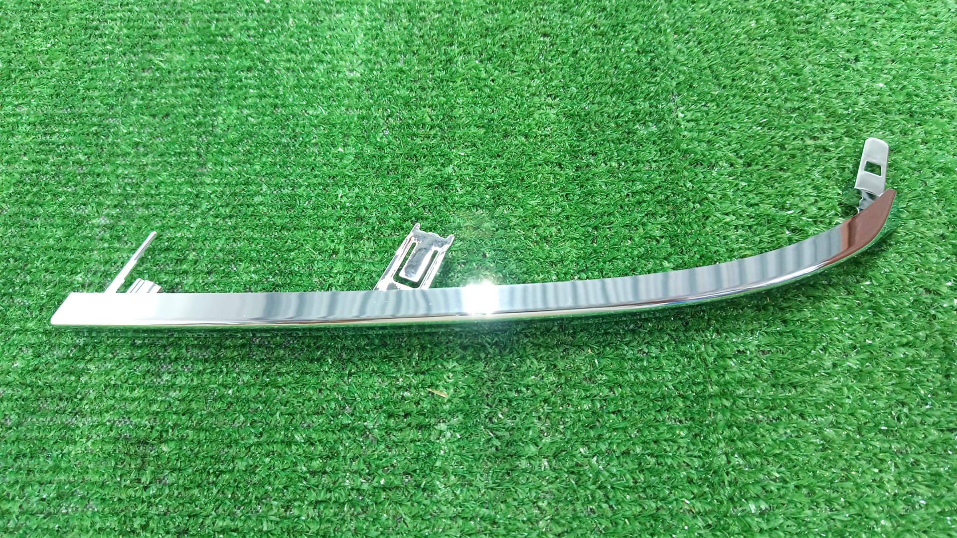 Молдинг на бампер правый передний TOYOTA CROWN AWS210 52712-30110 2 ракурс