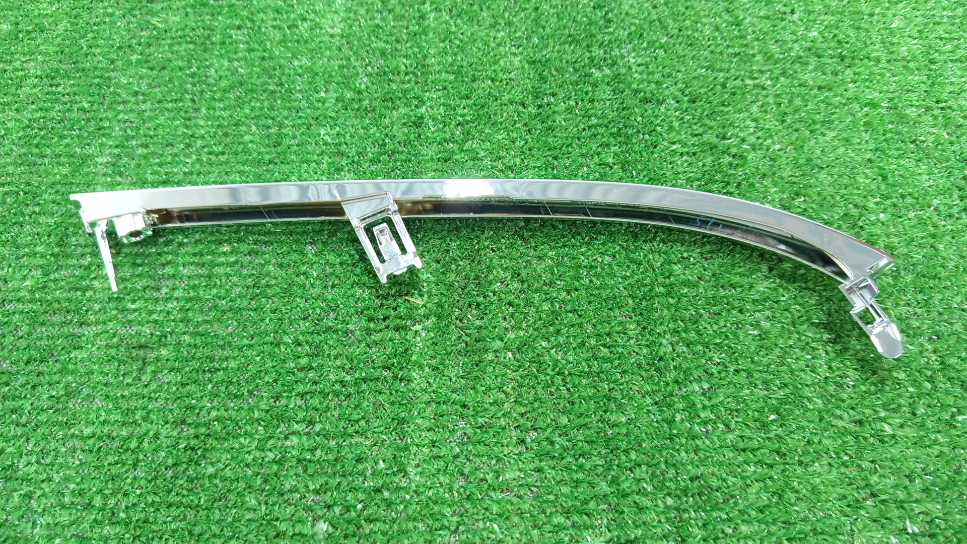 Молдинг на бампер правый передний TOYOTA CROWN AWS210 52712-30110 3 ракурс