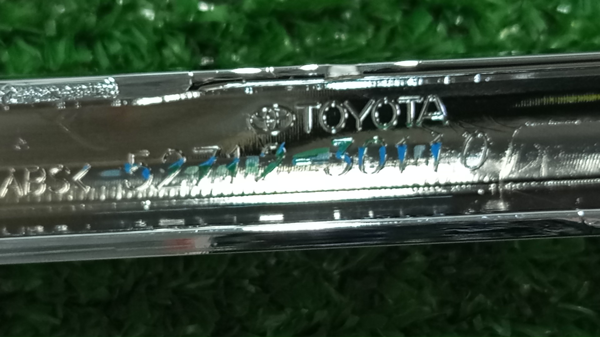 Молдинг на бампер правый передний TOYOTA CROWN AWS210 52712-30110 4 ракурс