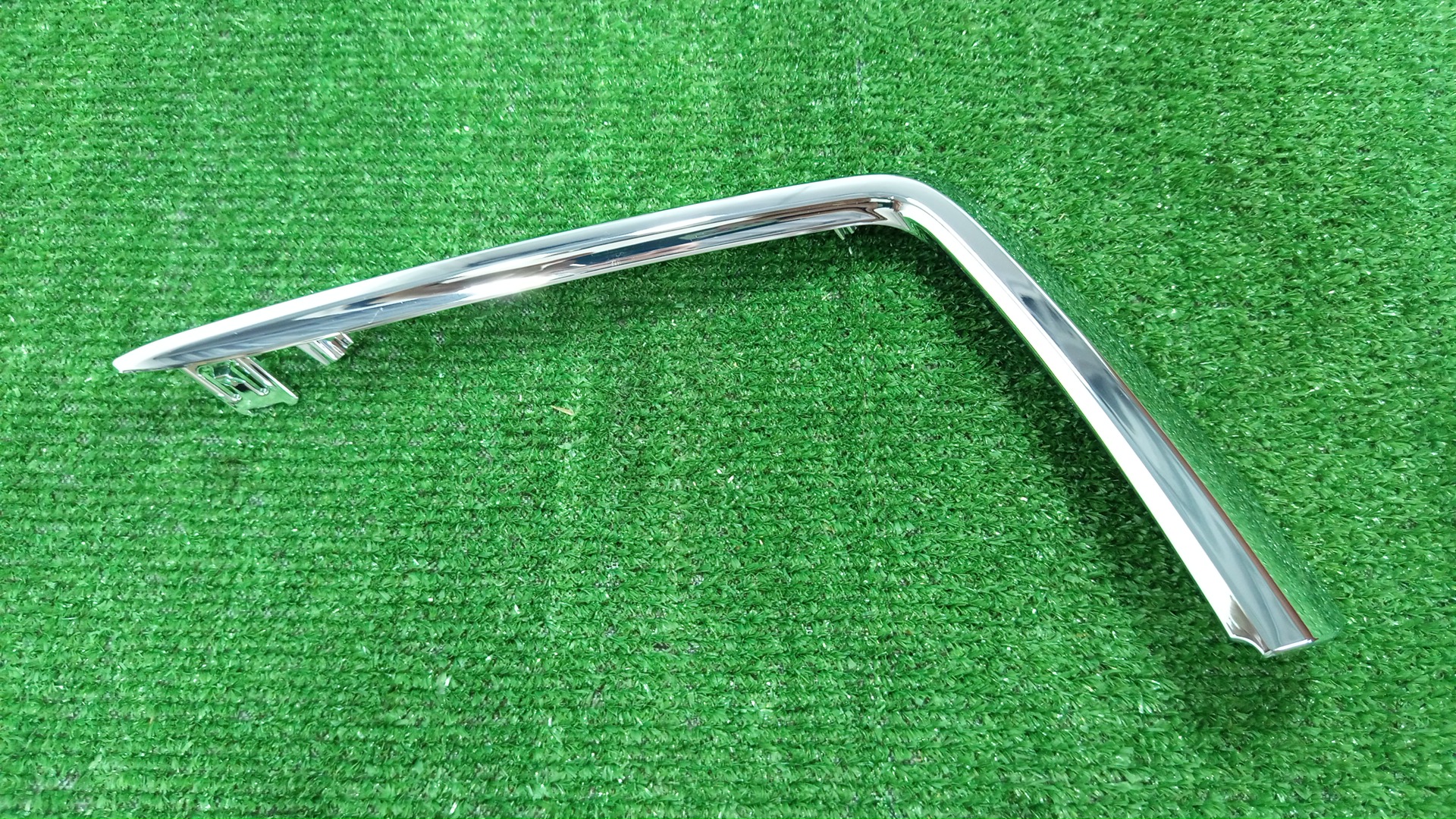 Молдинг на бампер левый передний TOYOTA CROWN AWS210 53124-30150 1 ракурс