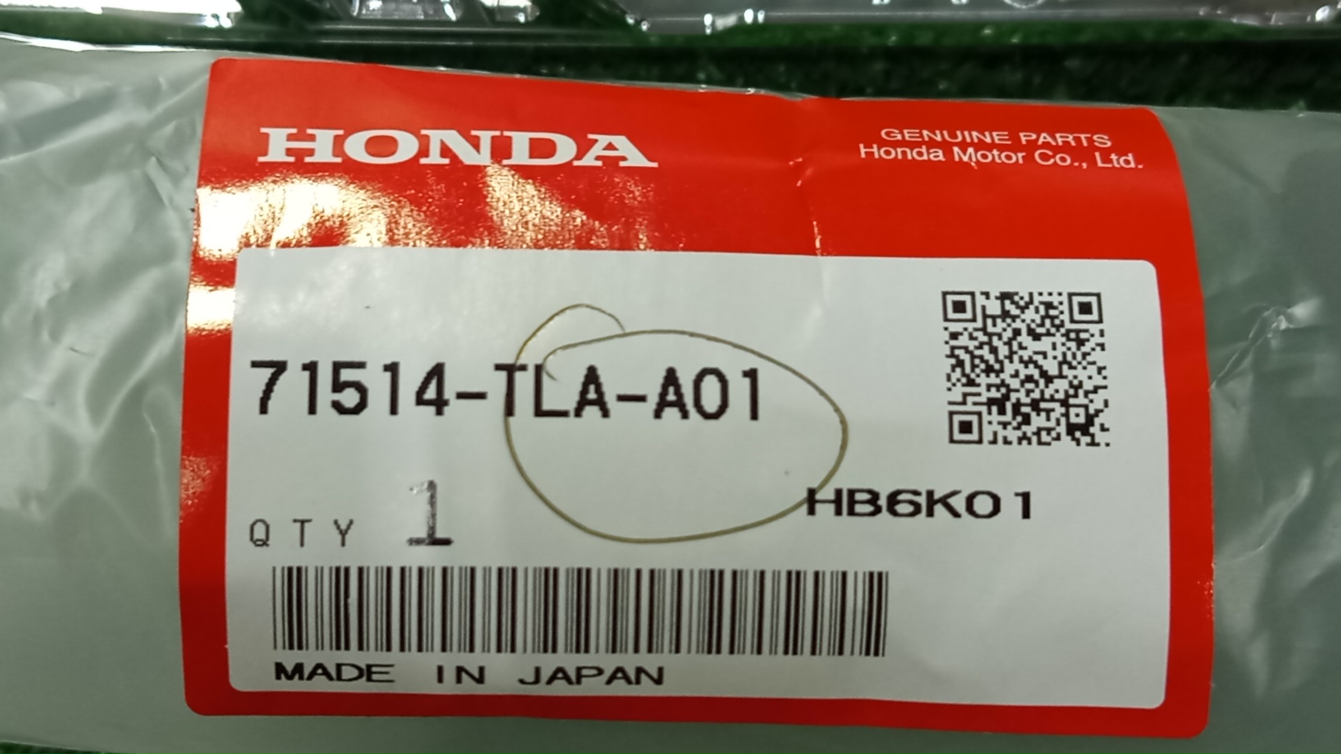 Молдинг на бампер правый задний HONDA CR-V RW2 71514-TLA-A01 3 ракурс