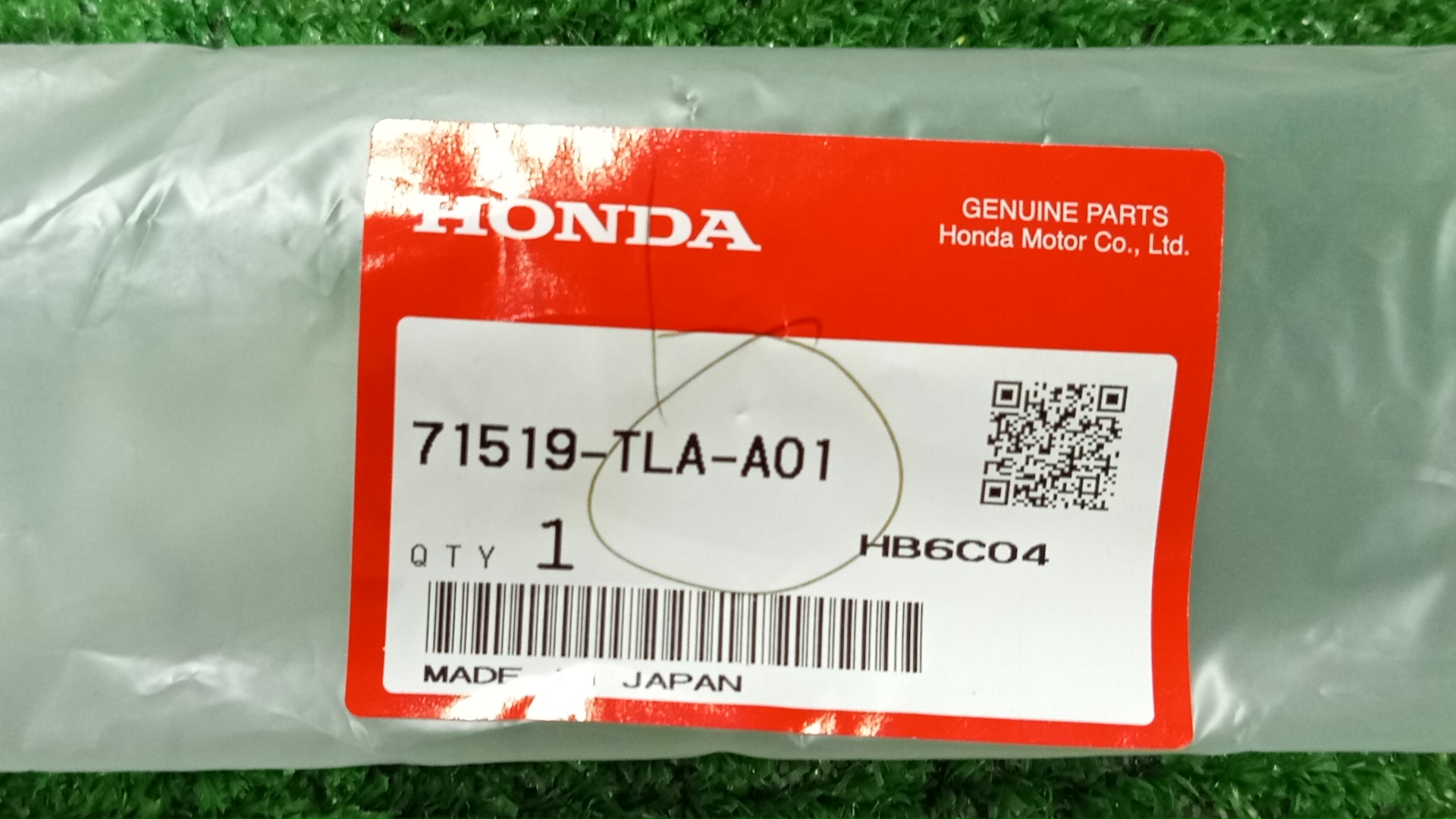 Молдинг на бампер левый задний HONDA CR-V RW2 71519-TLA-A01 3 ракурс