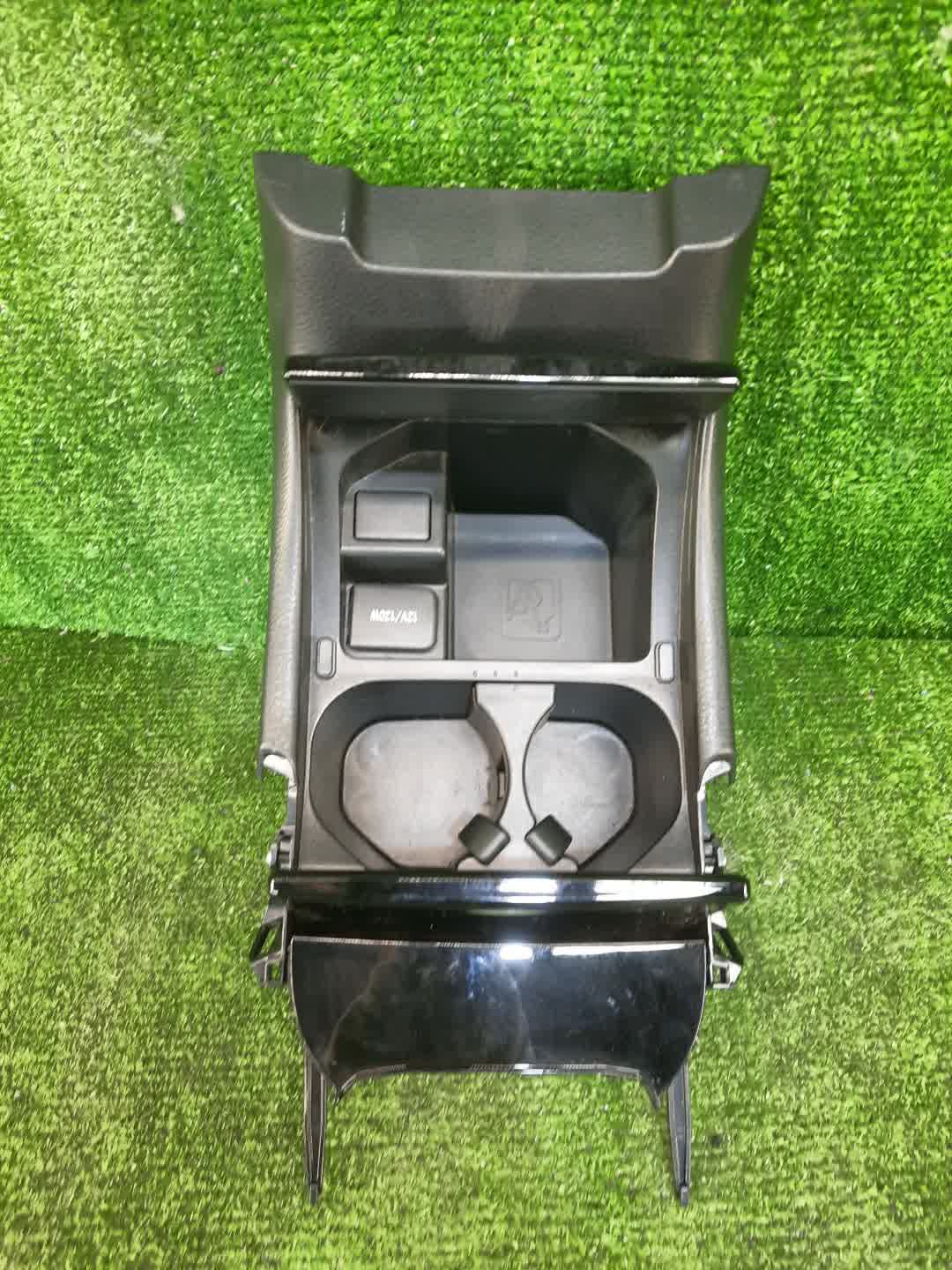 Подстаканник TOYOTA HARRIER ZSU60W 1 ракурс