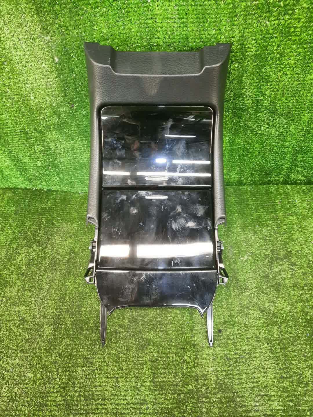 Подстаканник TOYOTA HARRIER ZSU60W 2 ракурс