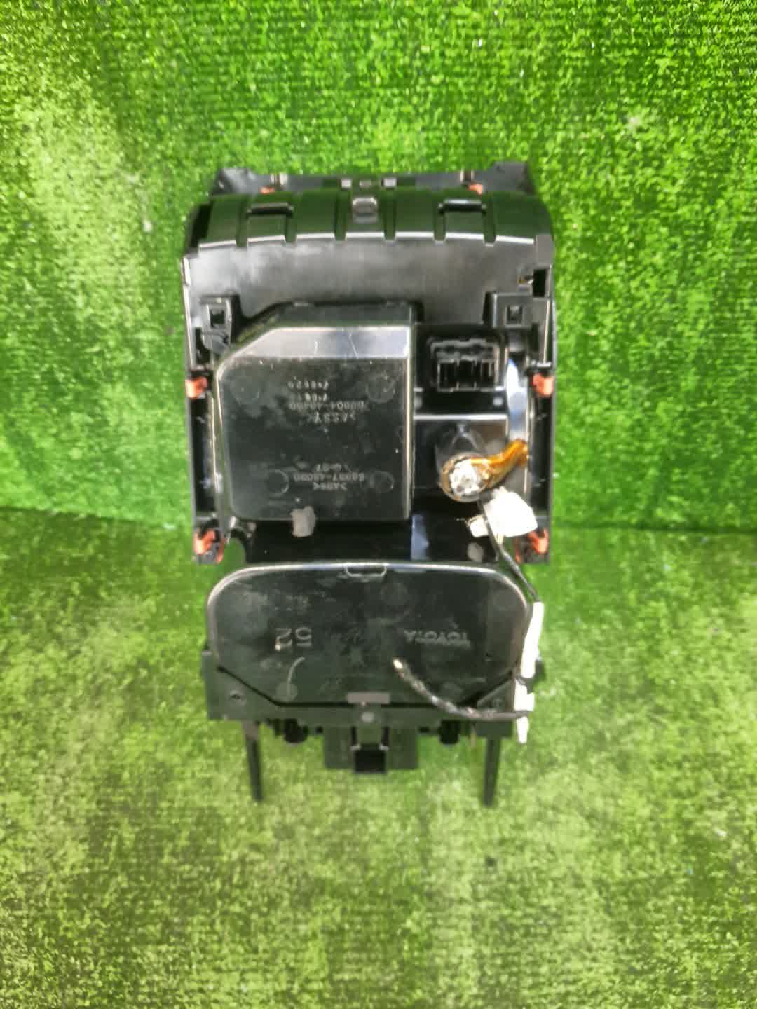 Подстаканник TOYOTA HARRIER ZSU60W 3 ракурс