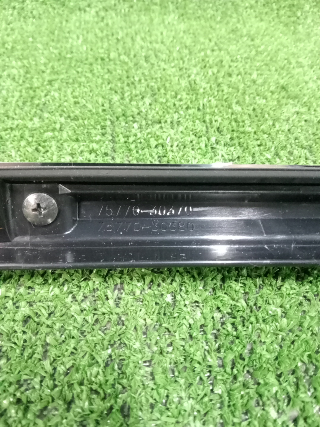 Молдинг капота TOYOTA CROWN AWS210 75770-30370 3 ракурс